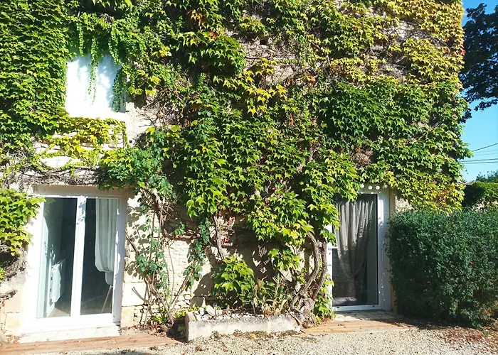 Gite De Charme - 3 Chambres, 5 Lits - De 4 A 7 Personnes